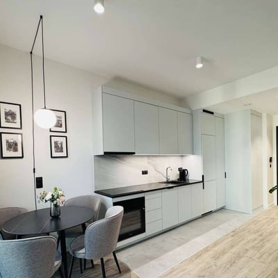 Аренда современной 2-комнатной квартиры, 36 м², комплекс Towarowa Towers, район Воля, Варшава, Польша